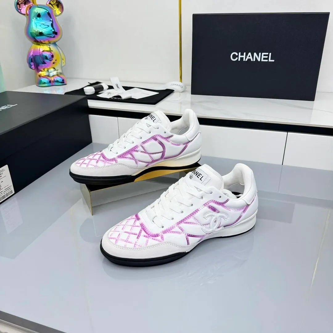 👟👟Ex-factory price 620👟👟 Top version Chanel Chanel - 2025 counter top casual sports shoes This sneaker is a classic design; the upper is electro-embroidered with a variety of techniques; the outsole is fashionable and sporty; it is extraordinary and incorporates a variety of color matching elements... The diversified mix and match is very beautiful and versatile, and can be used for leisure, fashion, sports and outdoor... ꫛꫀꪝ Go➫ Material: ❶Upper is made of: original cowhide ❷Inner lining is made of: original imported sheepskin ❸Outsole is based on: original TPU combination outsole Special counter boutique packaging complete set for women 35–41